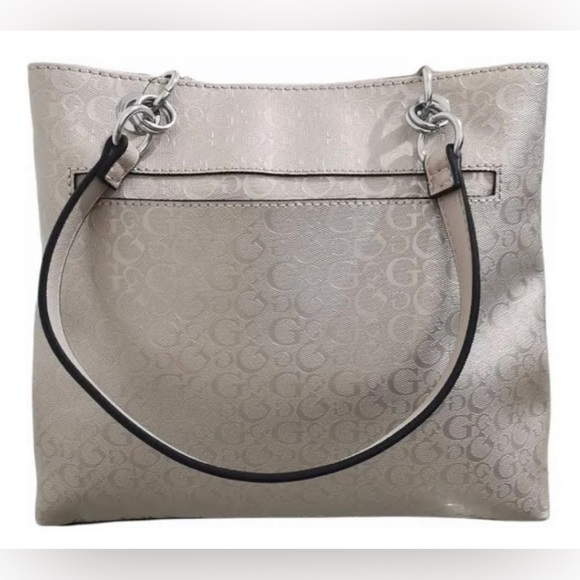 GUESS Women's Logo Patent Quilted Large Tote Bag Handbag .NWNT - Picture 3 of 9